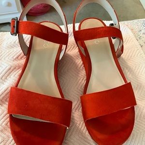 HAPPY FEET? You need these Fabulous and Comfy Orange Ecco Size 10/40